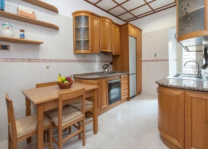 Charming With 3 Bedrooms *