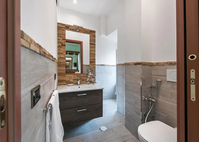 Charming With 3 Bedrooms *